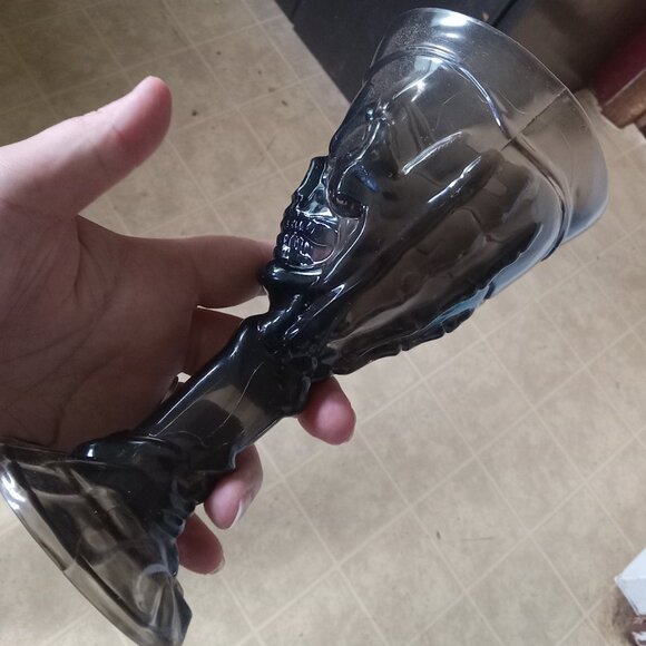 Pair of Skull Drinking Cups - Picture 3 of 6